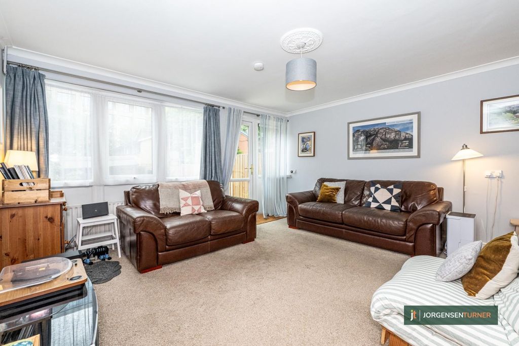 Property photo 2 of 12 White City Close 8-002 Lr - Jt.Jpg