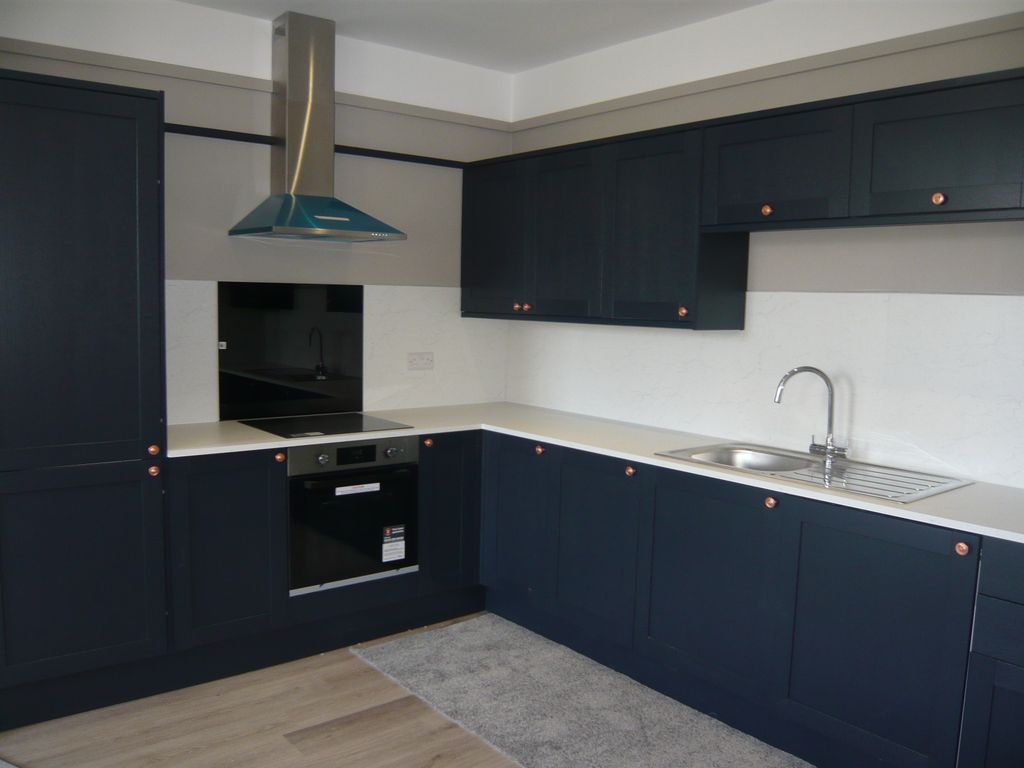 Property photo 2 of 8 Kitchen