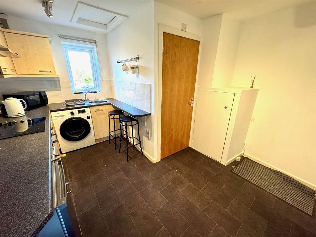 Property photo 2 of 8