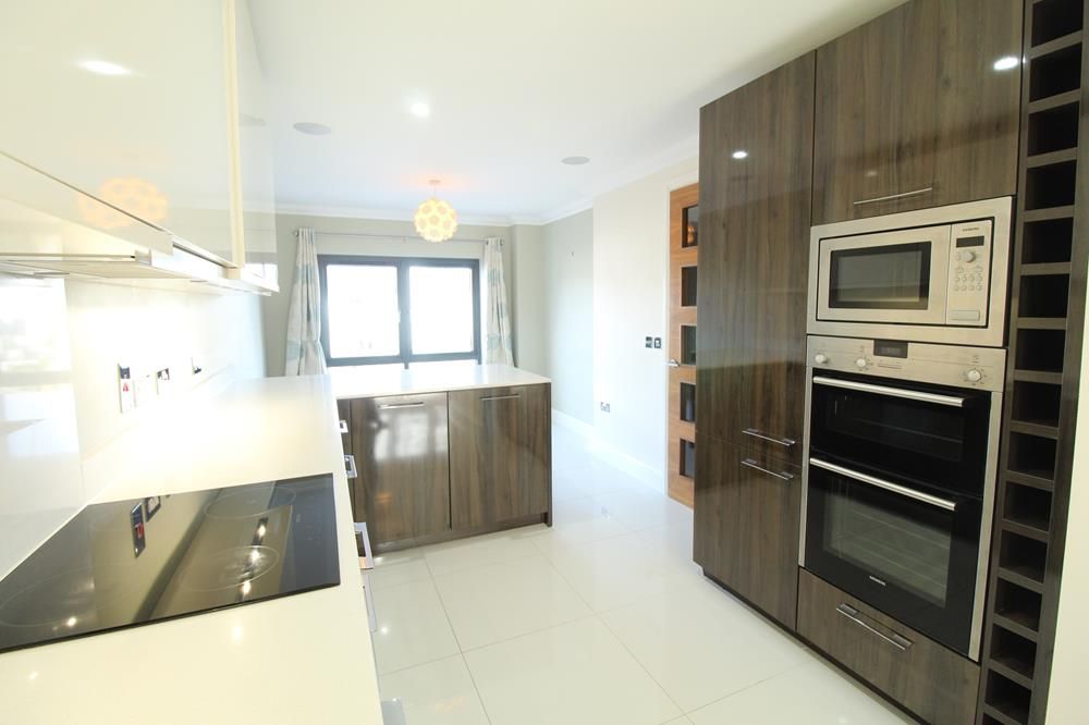 Property photo 2 of 20 Kitchen