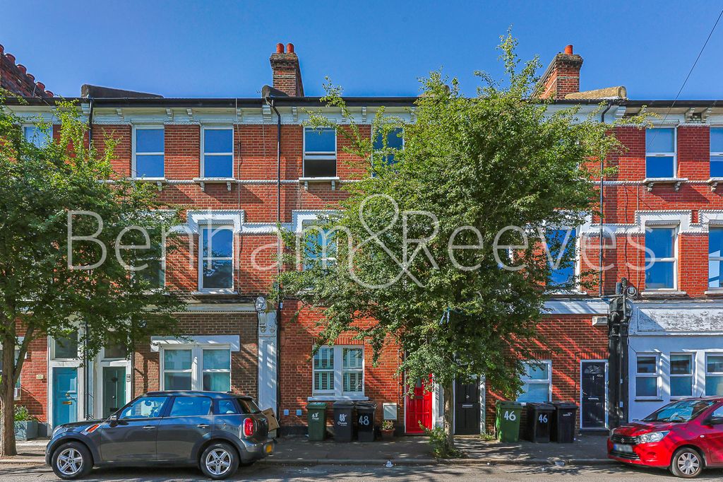 Property photo 1 of 17