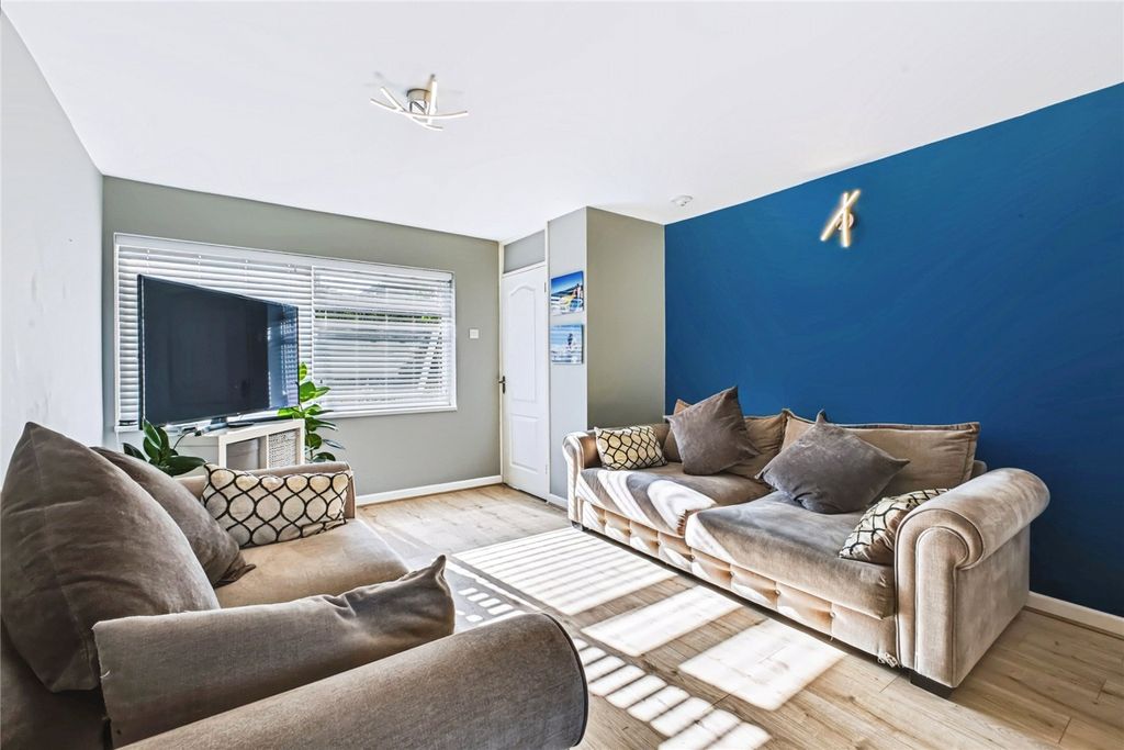 Property photo 2 of 15 Lounge