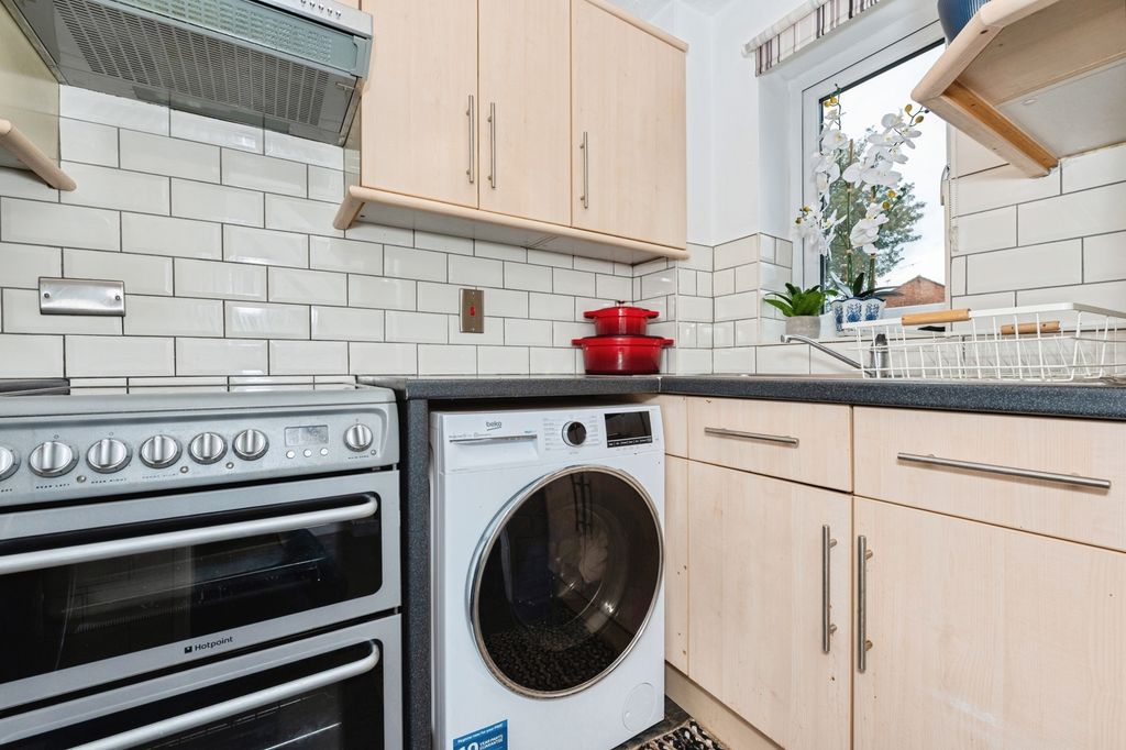 Property photo 3 of 14 Kitchen