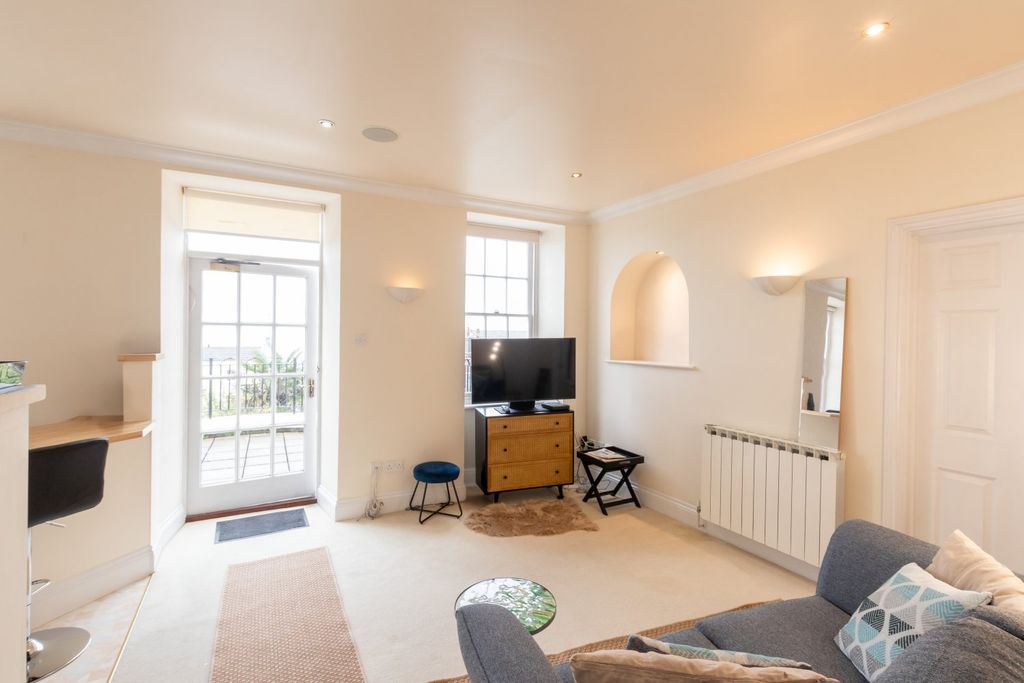 Property photo 2 of 10 Picture No. 27