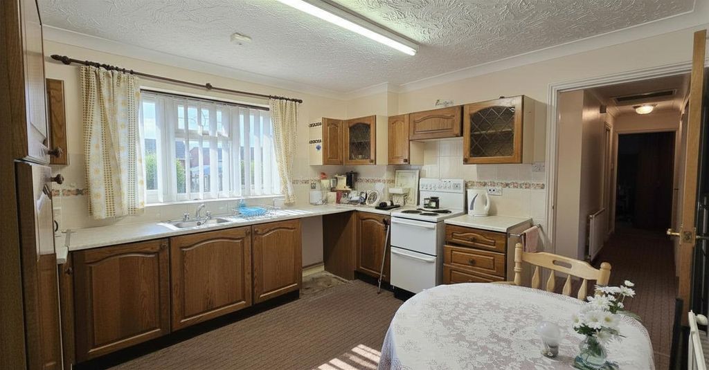 Property photo 2 of 14 Kitchen/Breakfast Room