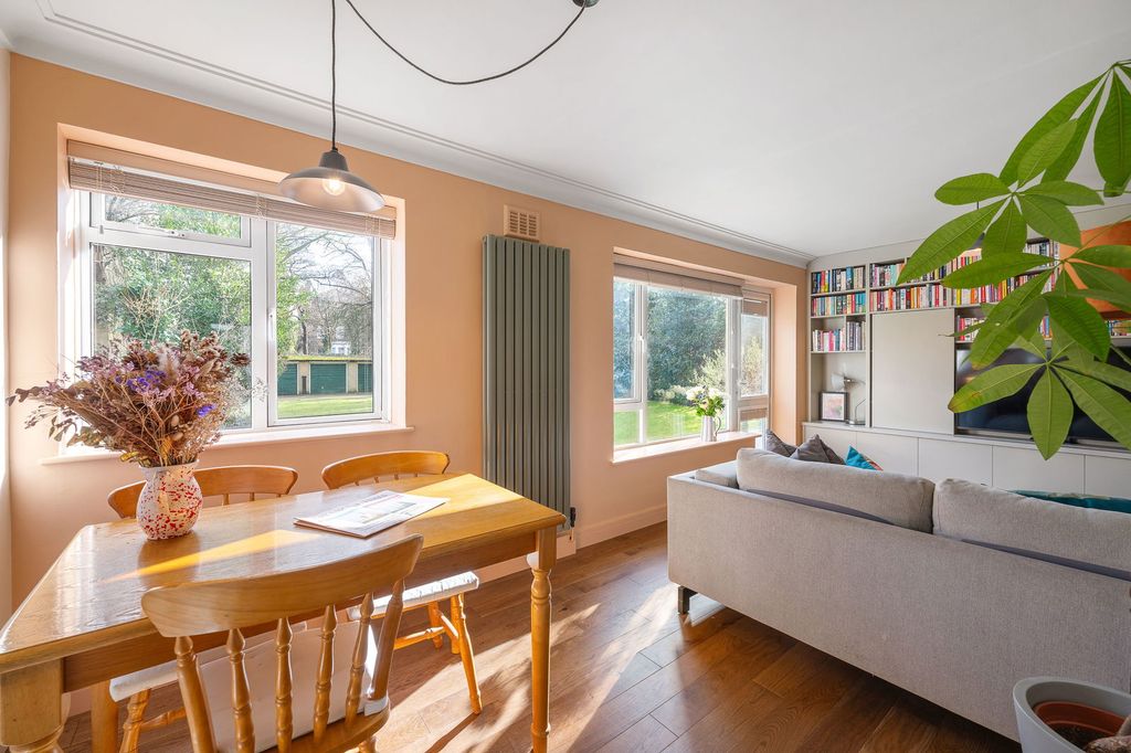 Property photo 3 of 33