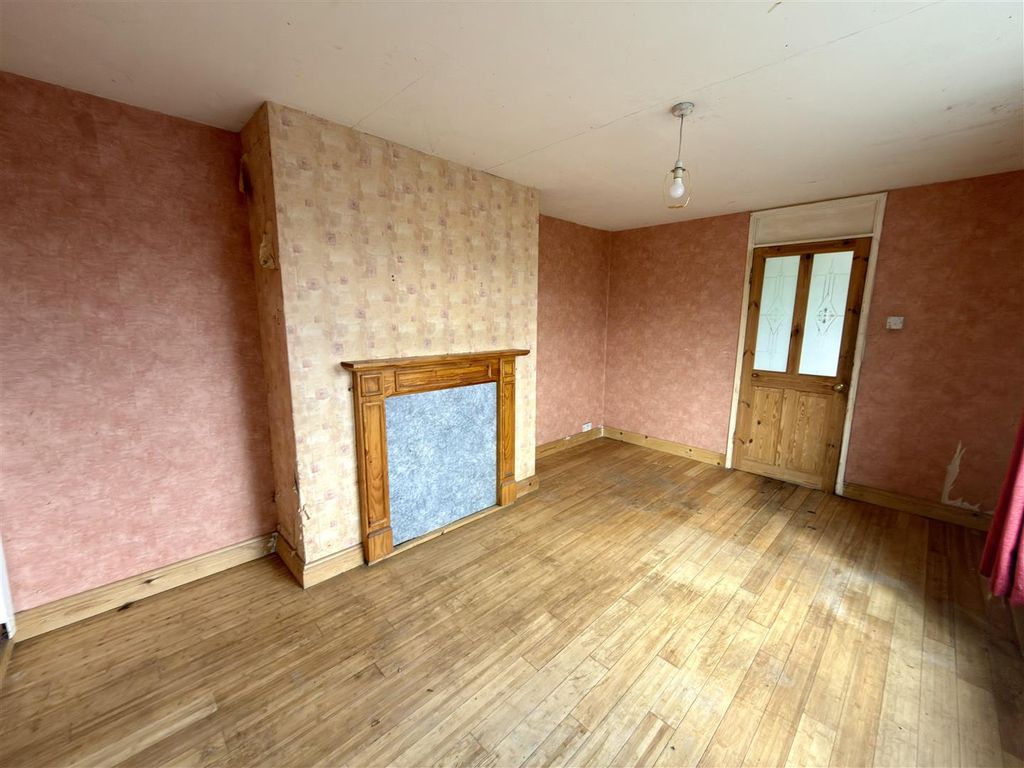 Property photo 3 of 9 Lounge