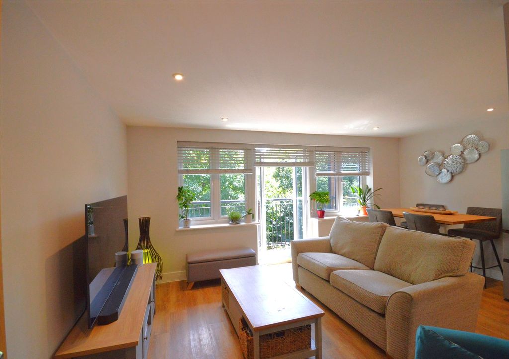 Property photo 2 of 10 Picture No. 17