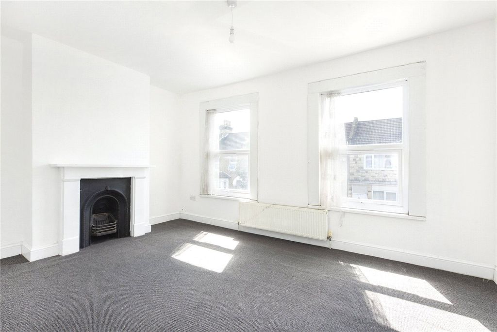 Property photo 3 of 15 Picture No. 02