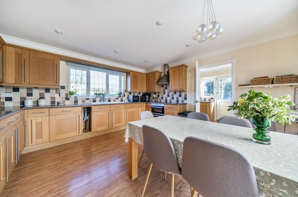 Property photo 3 of 31 1432489-16-69Baff7033F32