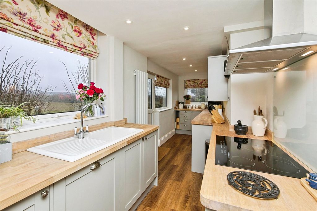 Property photo 2 of 22 Picture No. 25