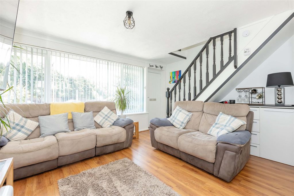 Property photo 2 of 13 Mansfield Rd_7.Jpg