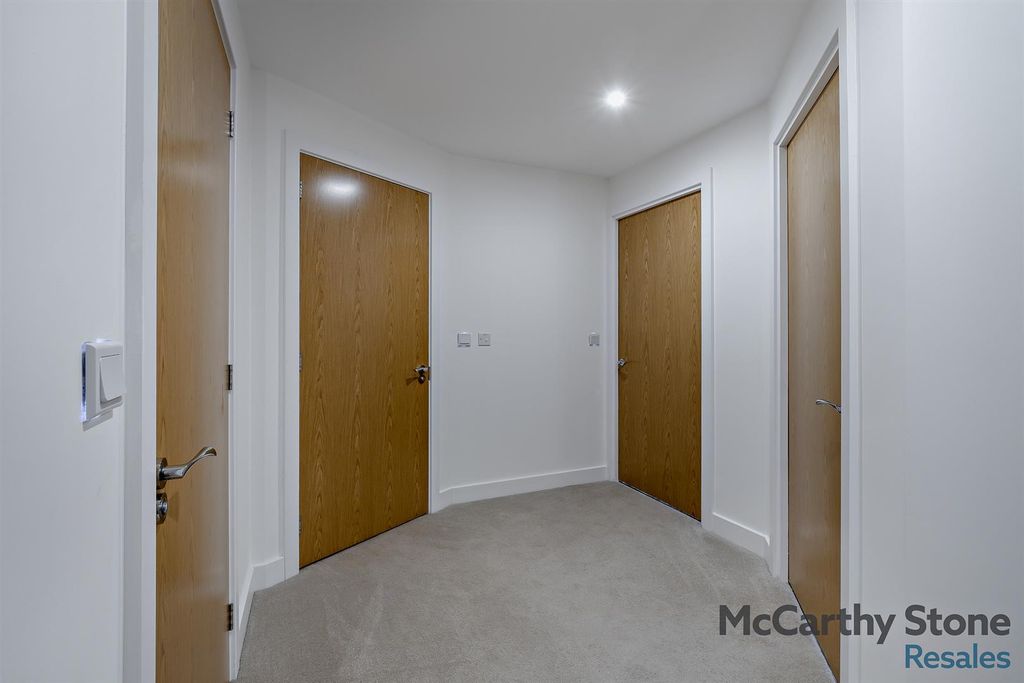 Property photo 3 of 41 8647469-Interior20-800.Jpg