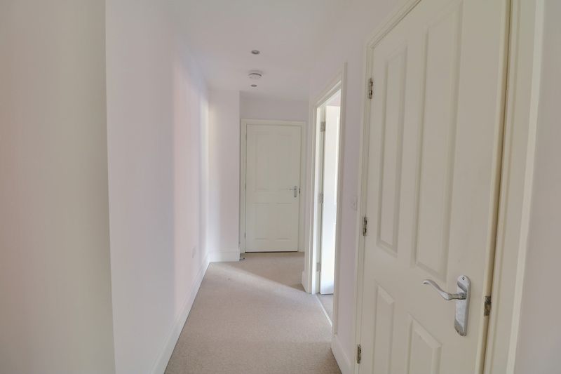 Property photo 3 of 9 Photo 7