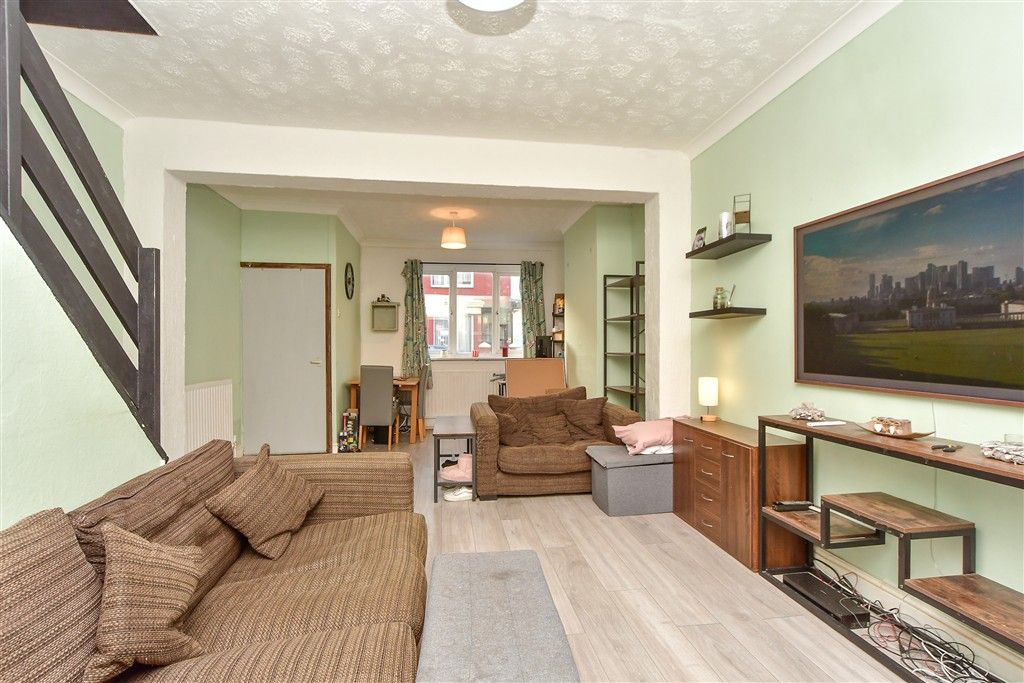 Property photo 3 of 8 Lounge