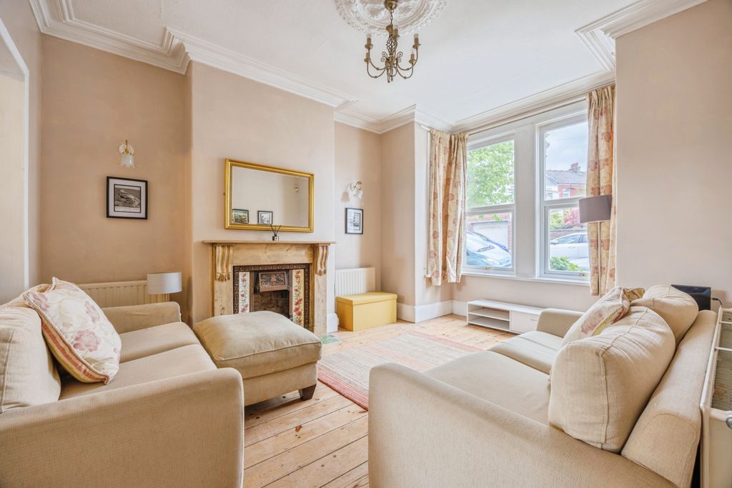 Property photo 2 of 19