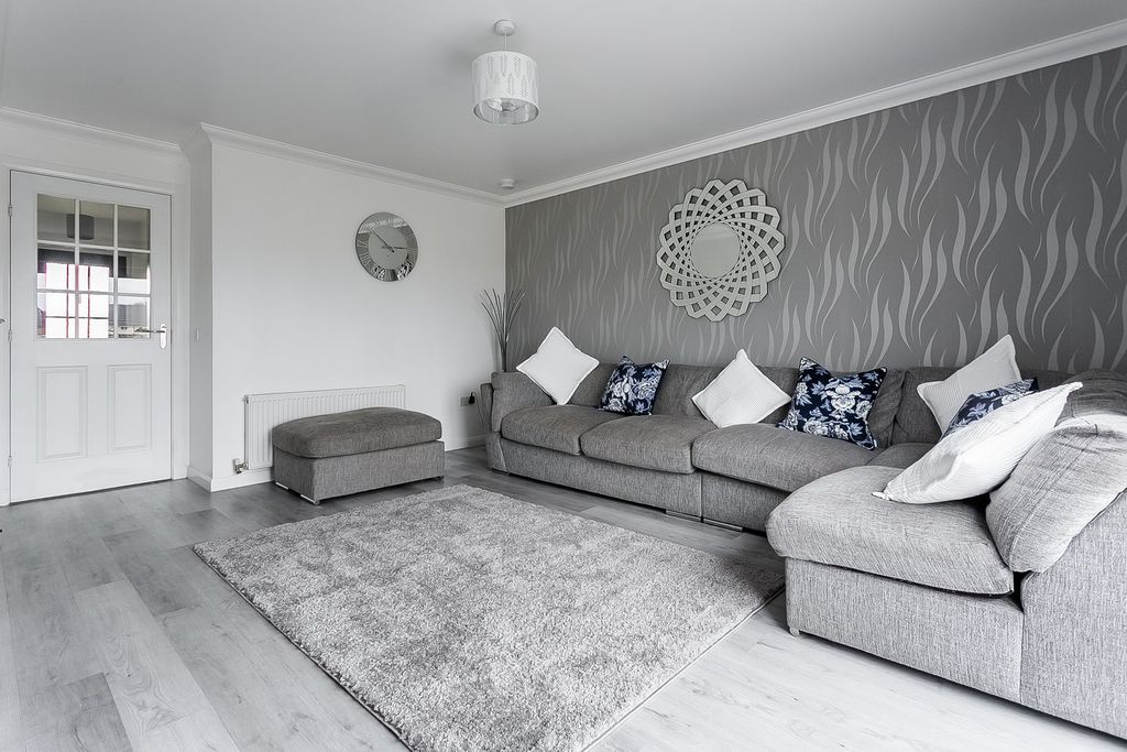 Property photo 3 of 28