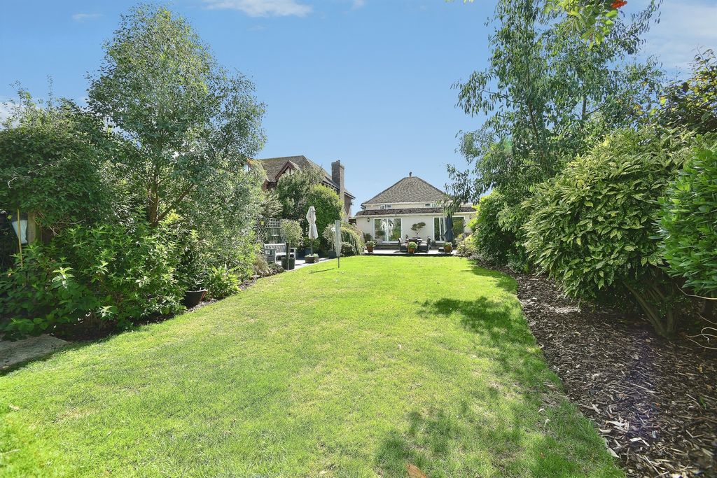 Property photo 2 of 20