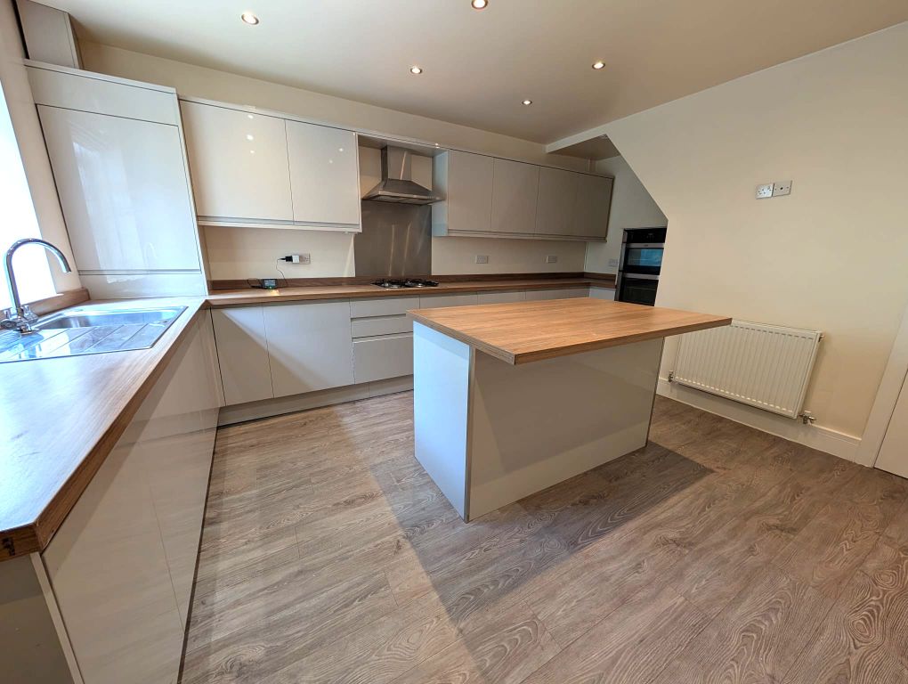 Property photo 3 of 14 Kitchen