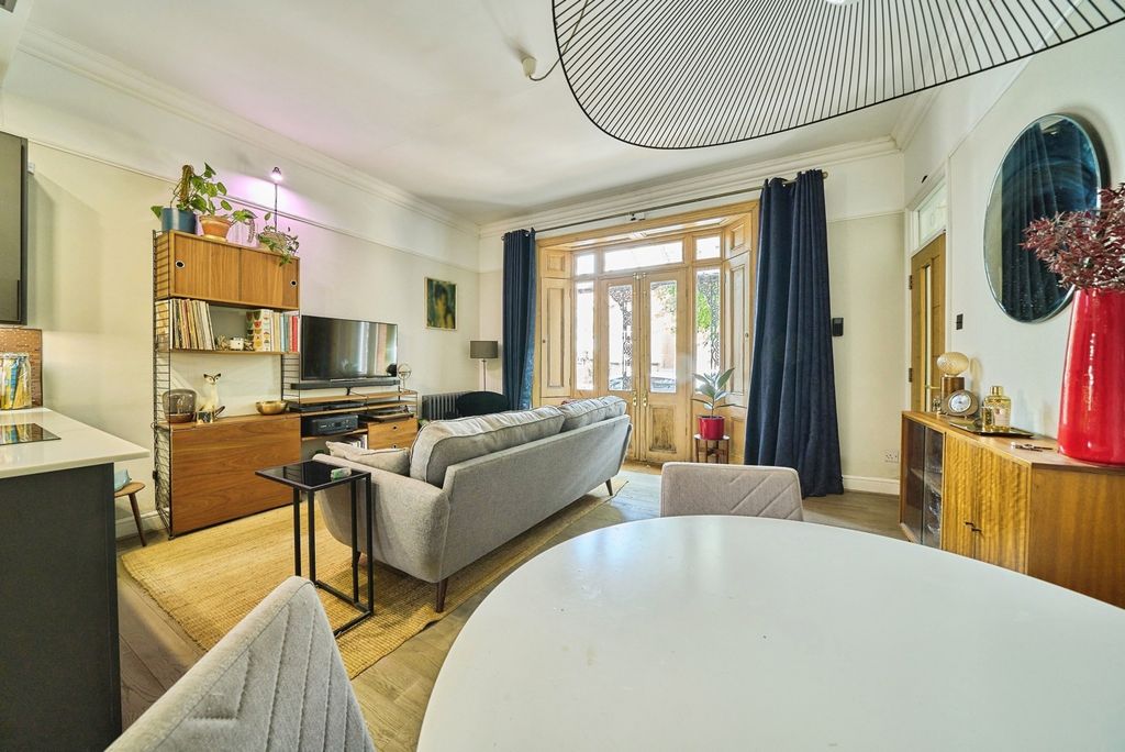 Property photo 3 of 23 Pbox-Img.Jpg