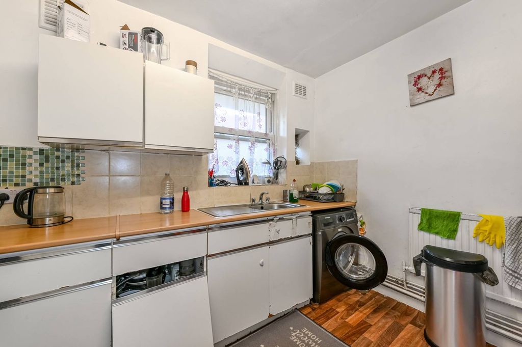 Property photo 3 of 8