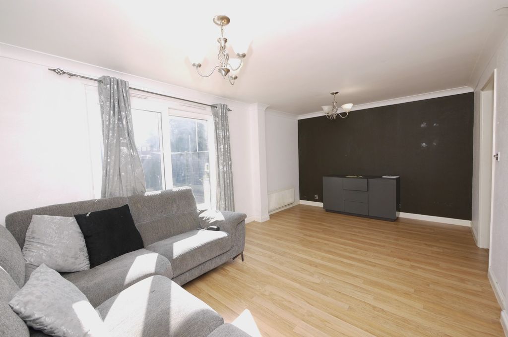 Property photo 2 of 12 5018171