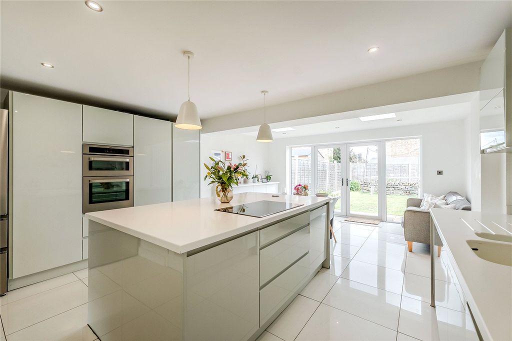 Property photo 3 of 17 Dining Kitchen