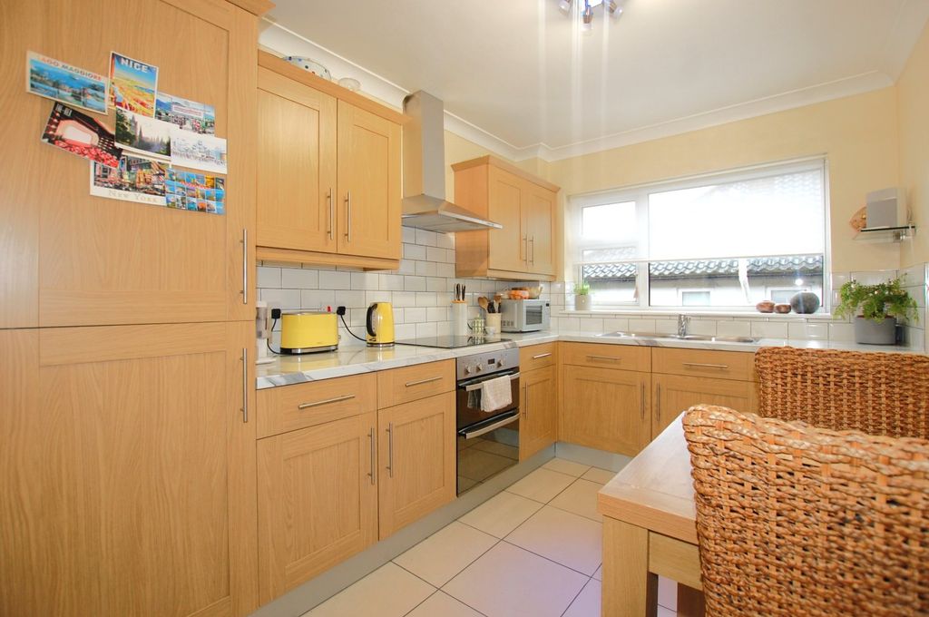 Property photo 2 of 8 Kitchen