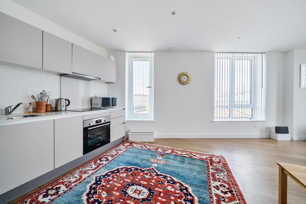 Property photo 3 of 20 Kitchen