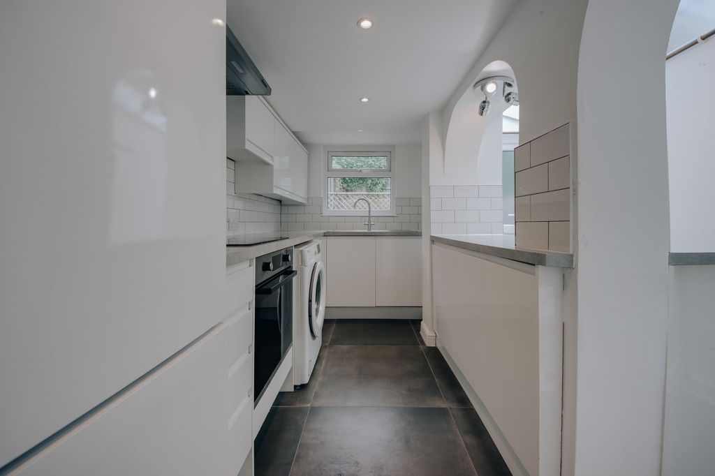 Property photo 1 of 9 Kitchen