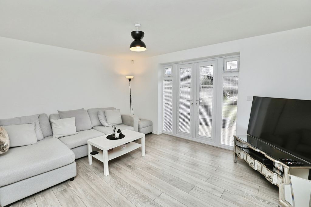 Property photo 2 of 15 Lounge