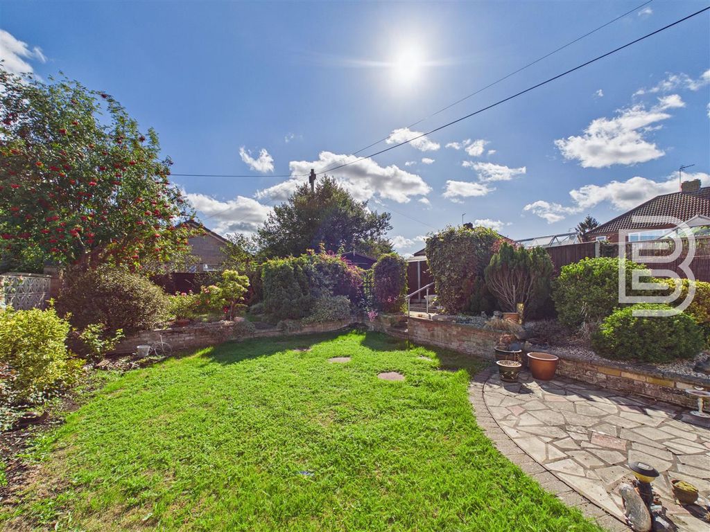 Property photo 2 of 14 Garden (1).Jpg