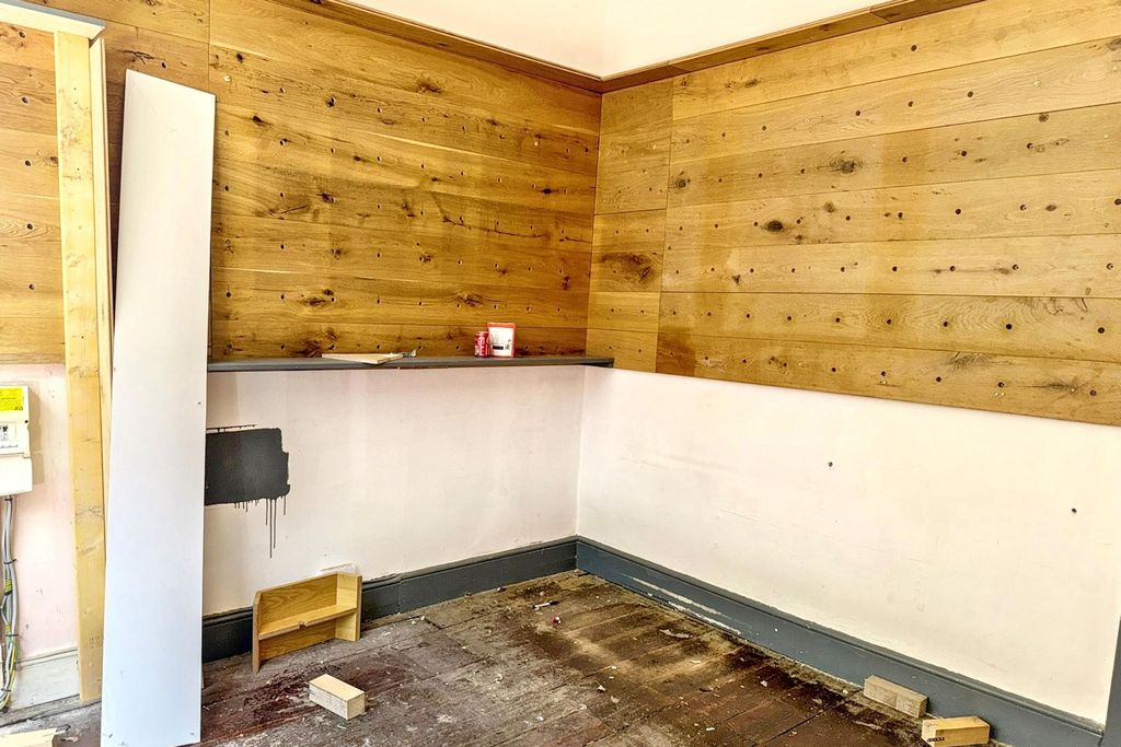 Property photo 3 of 13 104 Walcot Street, Bath BA1 5Bg