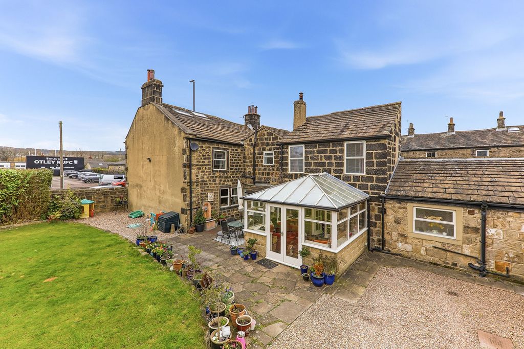 6 bed end terrace house for saleCross Green, Otley LS21