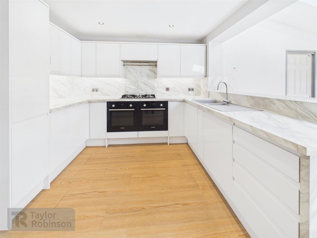 Property photo 2 of 14 Cam02600G0-Pr0703-Still004.Jpg