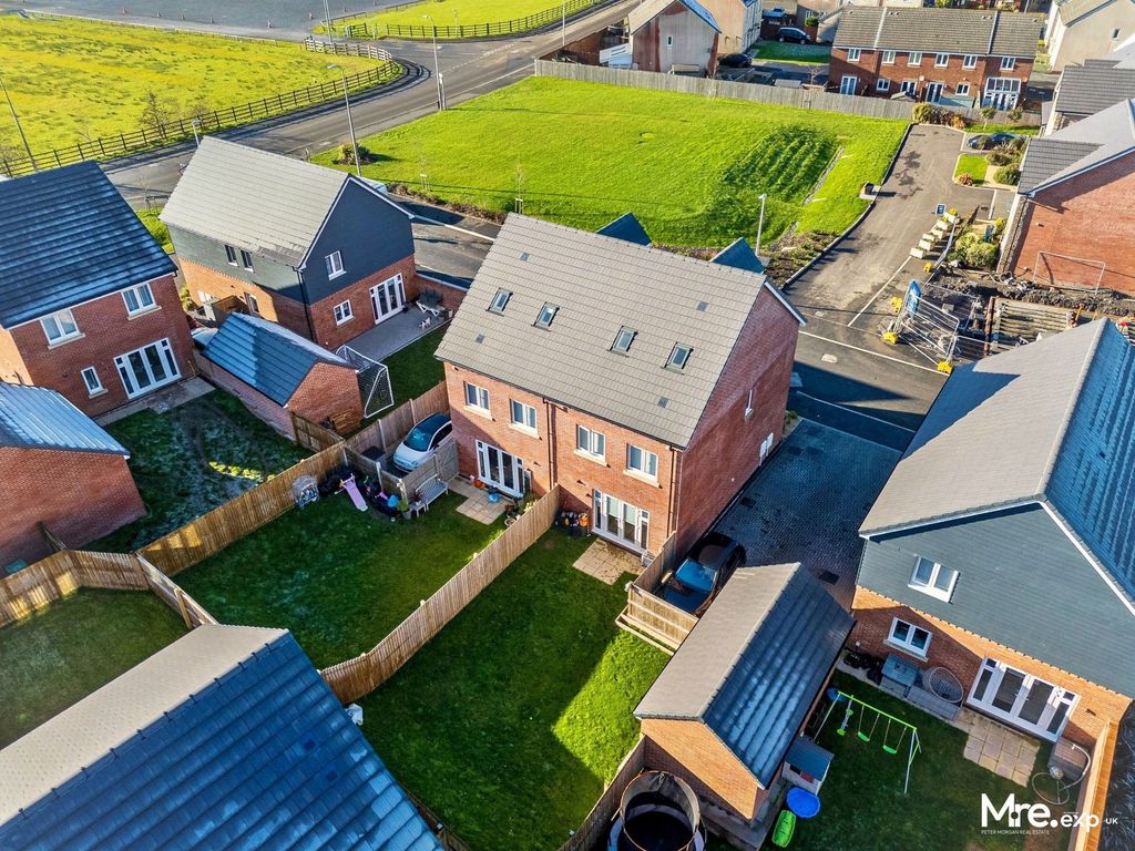 Property photo 2 of 28