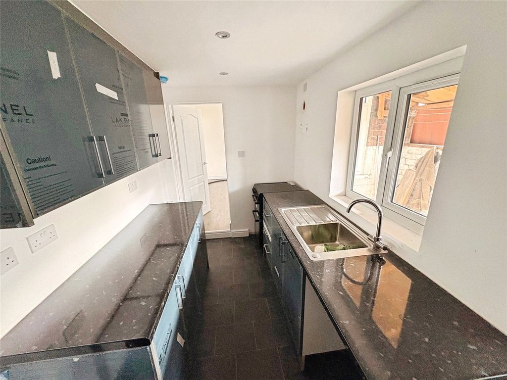 Property photo 3 of 9 Kitchen