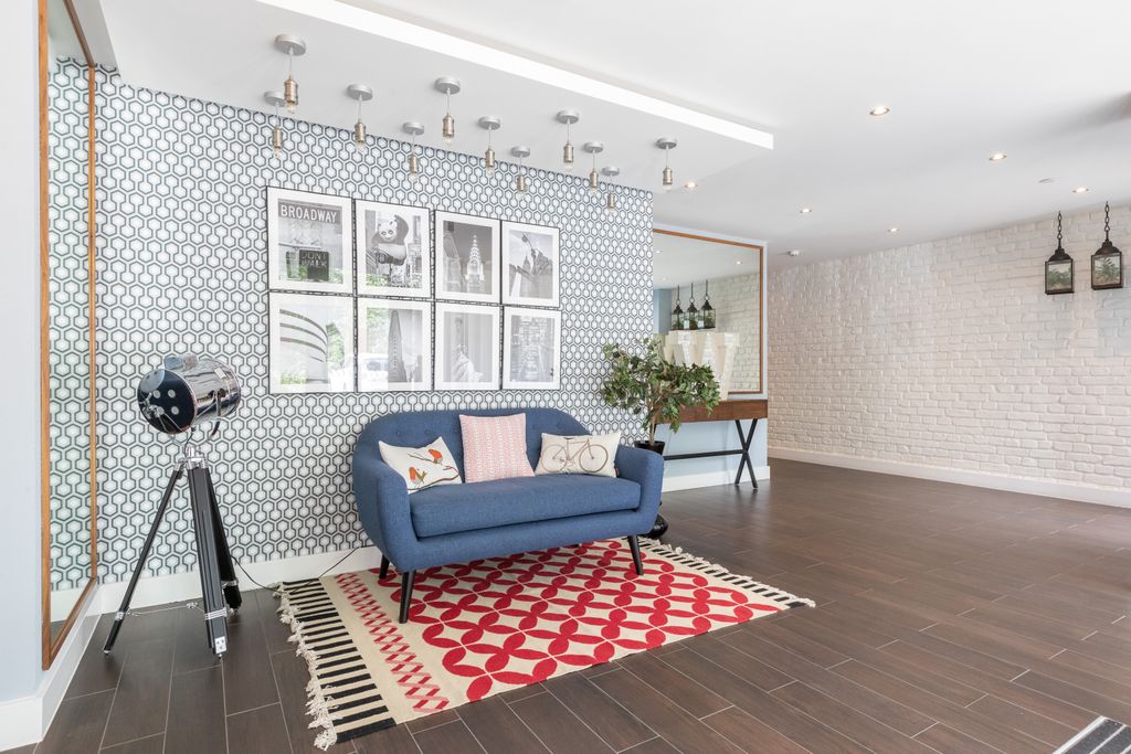 Property photo 2 of 20