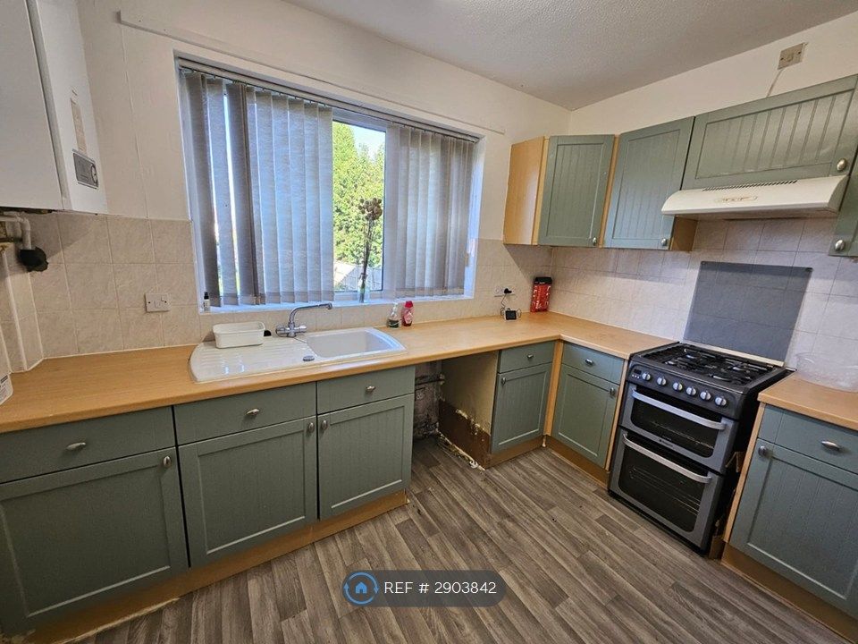 Property photo 2 of 6 Kitchen