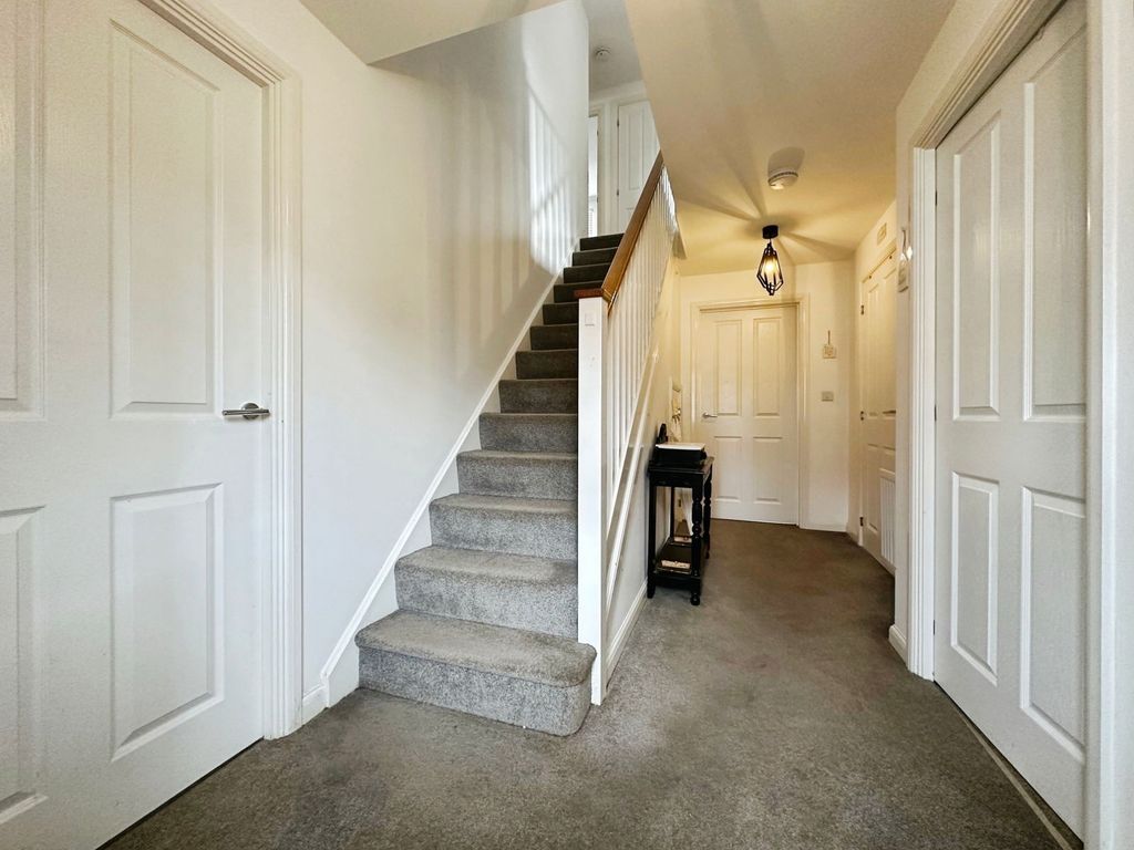 Property photo 2 of 34