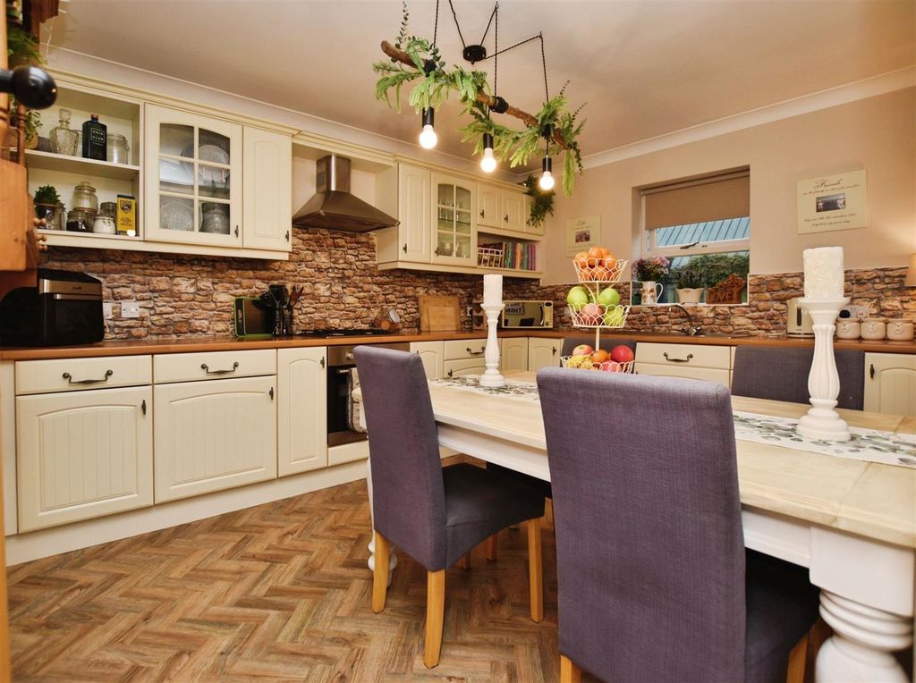 Property photo 2 of 24 830B5d72-Kitchen 20B.Jpg