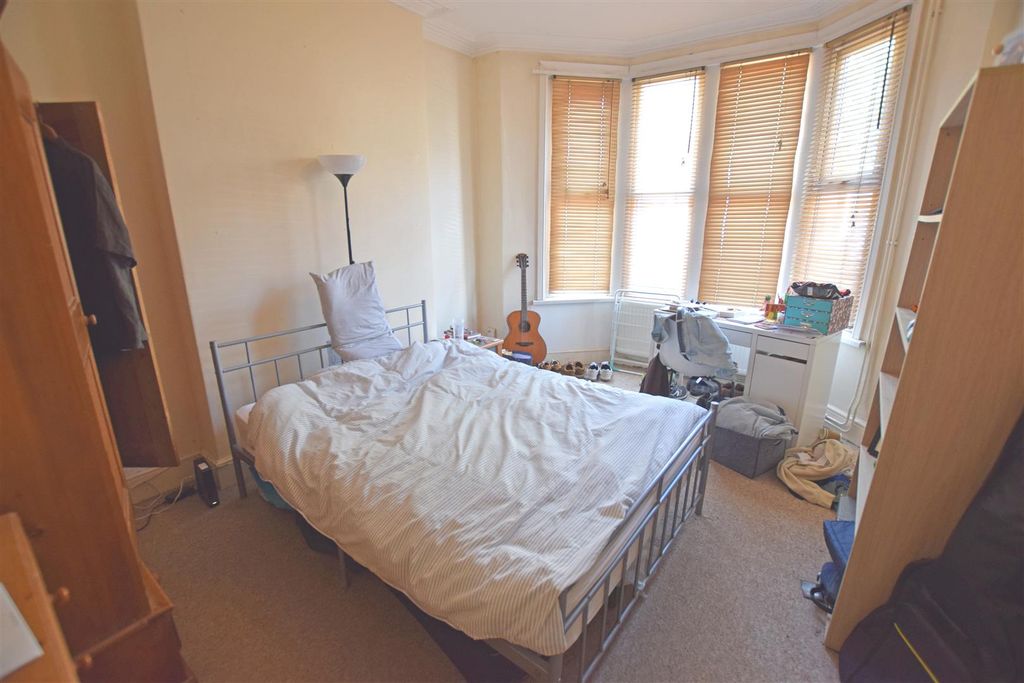 Property photo 2 of 13 Front Room.Jpg