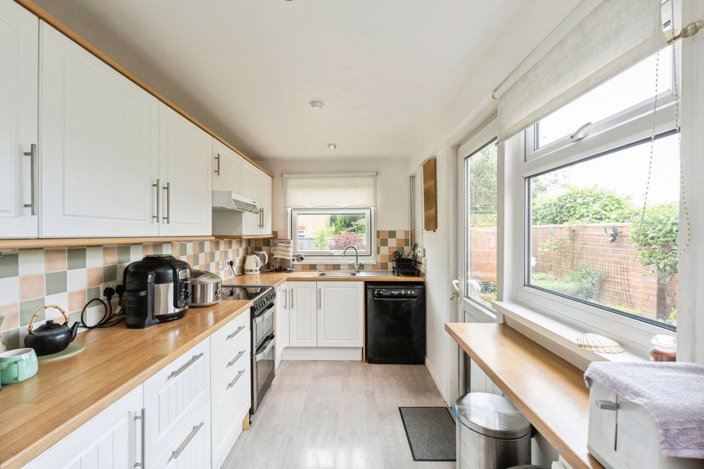 Property photo 2 of 14 Breakfast Kitchen