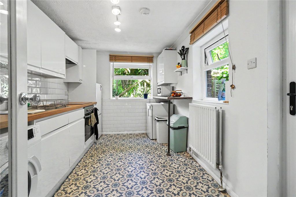 Property photo 1 of 10 Kitchen