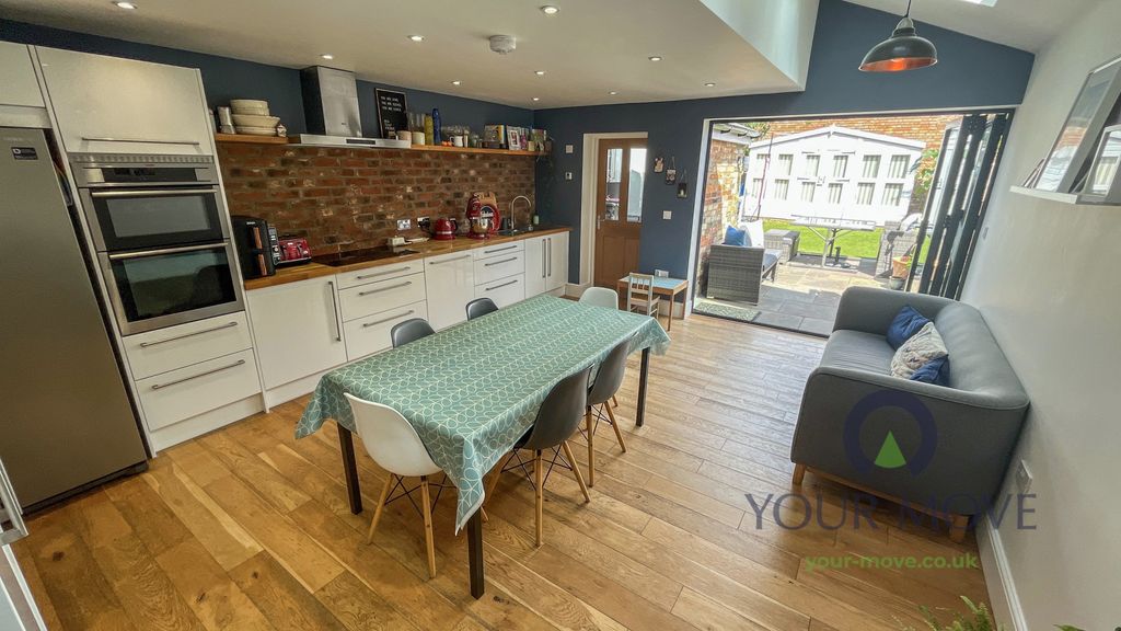 Property photo 3 of 16 Kitchen/Breakfast Rm