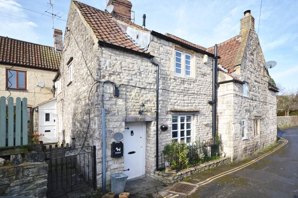 Property photo 1 of 19 Outside