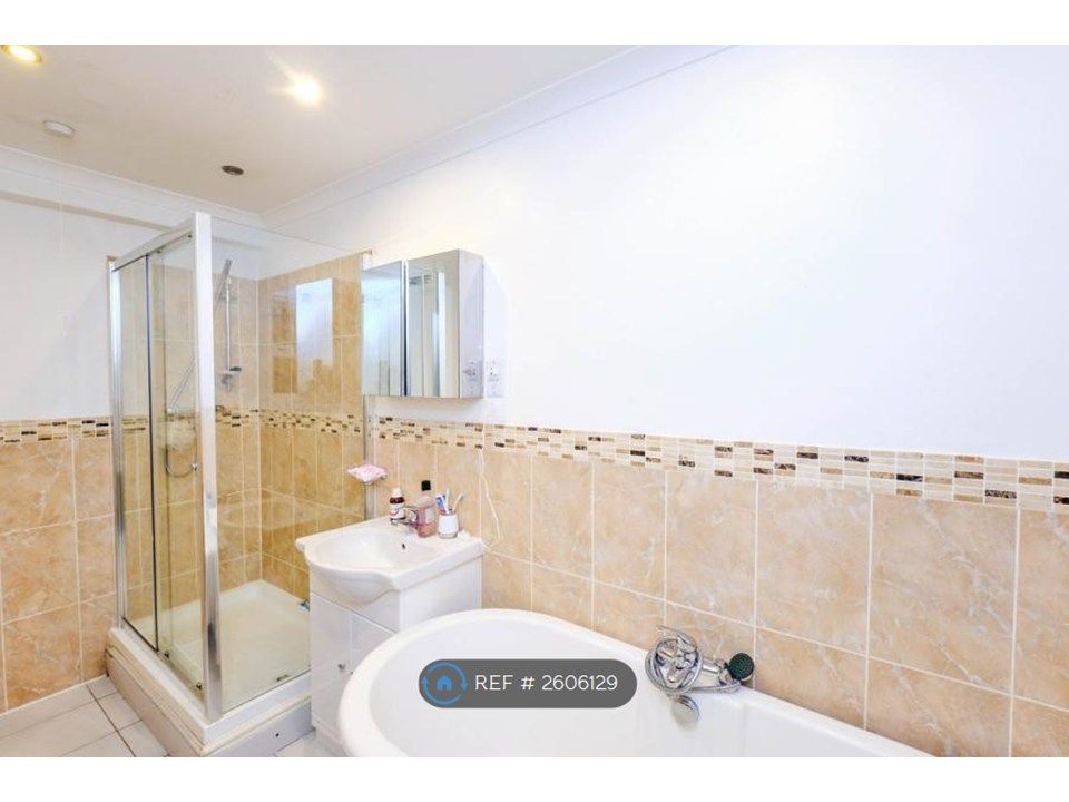 Property photo 3 of 11 Bathroom