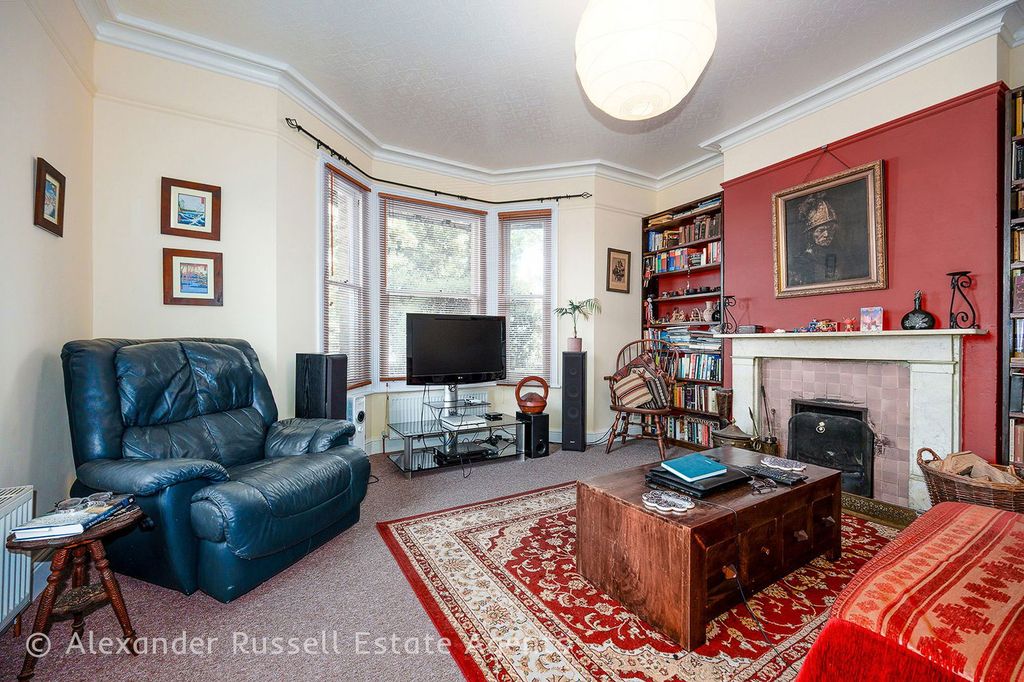 Property photo 3 of 19