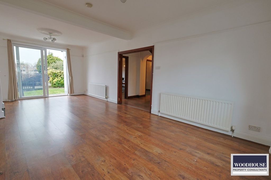Property photo 3 of 39