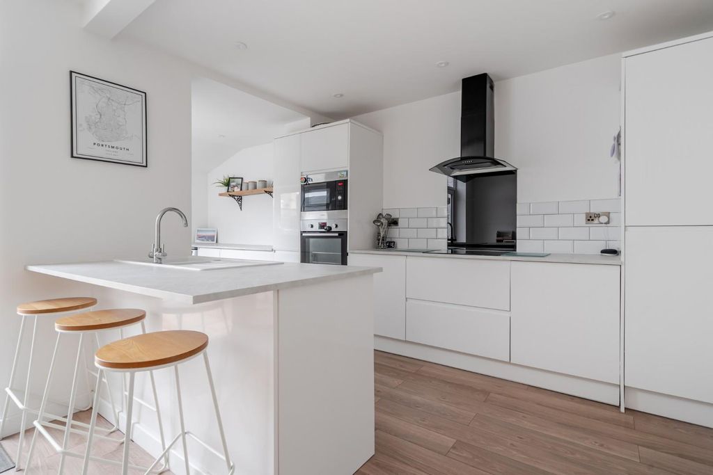 Property photo 3 of 17 1462769-11-6A074d8340F99.Jpg